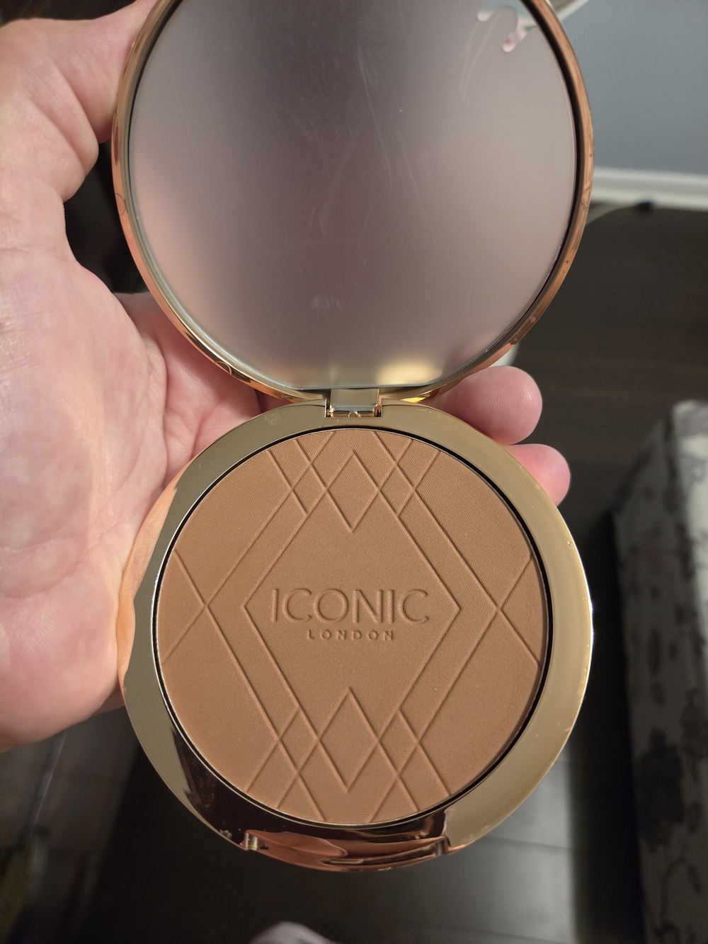 Iconic London Ultimate Bronzing Powder - deep Bronze .59 oz NwoB Vegan Makeup